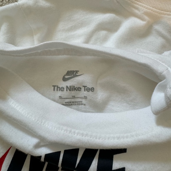 BUNDLE Nike t-shirts Youth XL and Nike SB Youth L - like new - Picture 5 of 6